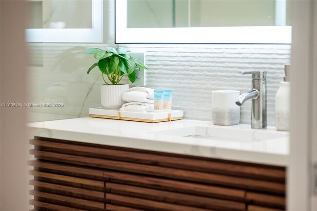 Photo - 1410 Mayo St