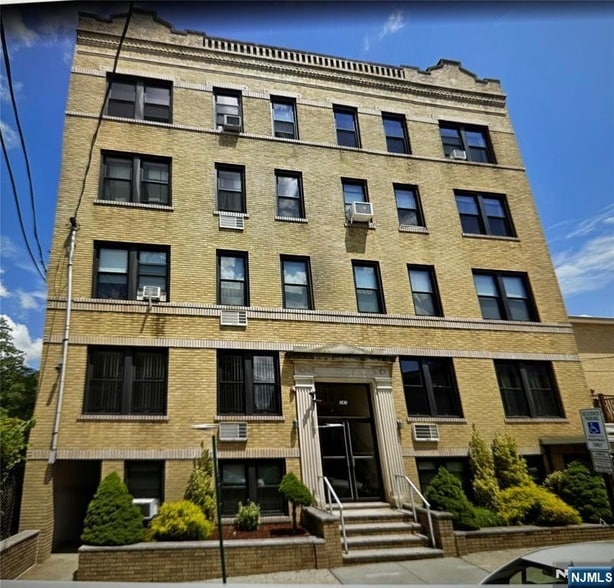 Building Photo - 287 Lawton Ave Unit 14
