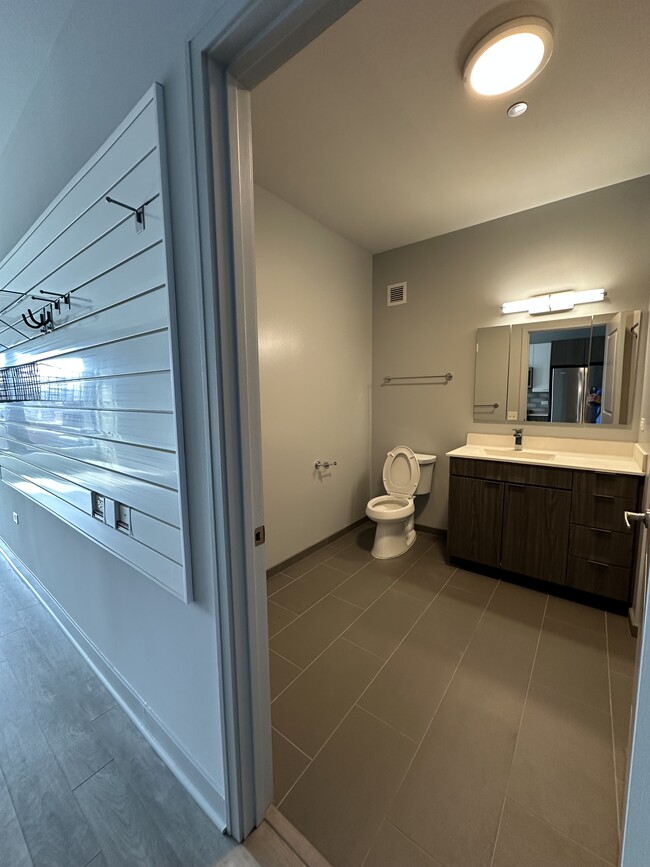 Photo - 1027 W Addison St