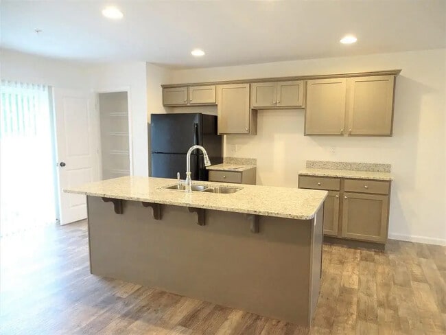 Photo - 434 Masonic Dr