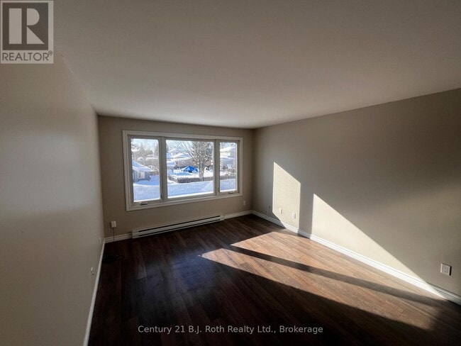 Photo - 520 High St Unité 2