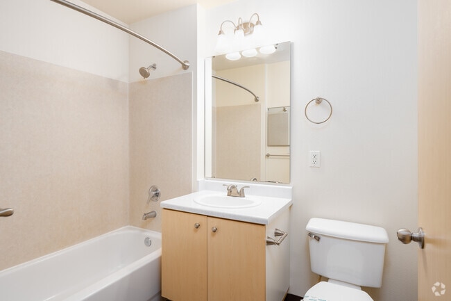 Studio, 1BA - 535SF