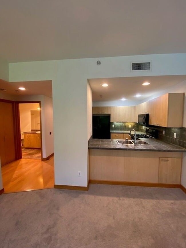 Photo - Charming 1 bdrm 1 bath Condo in Downtown Vancouver
