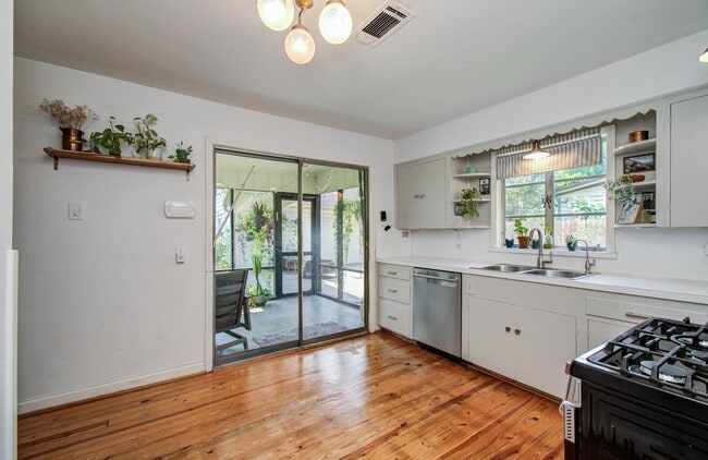 Photo - 6668 Merry Ln