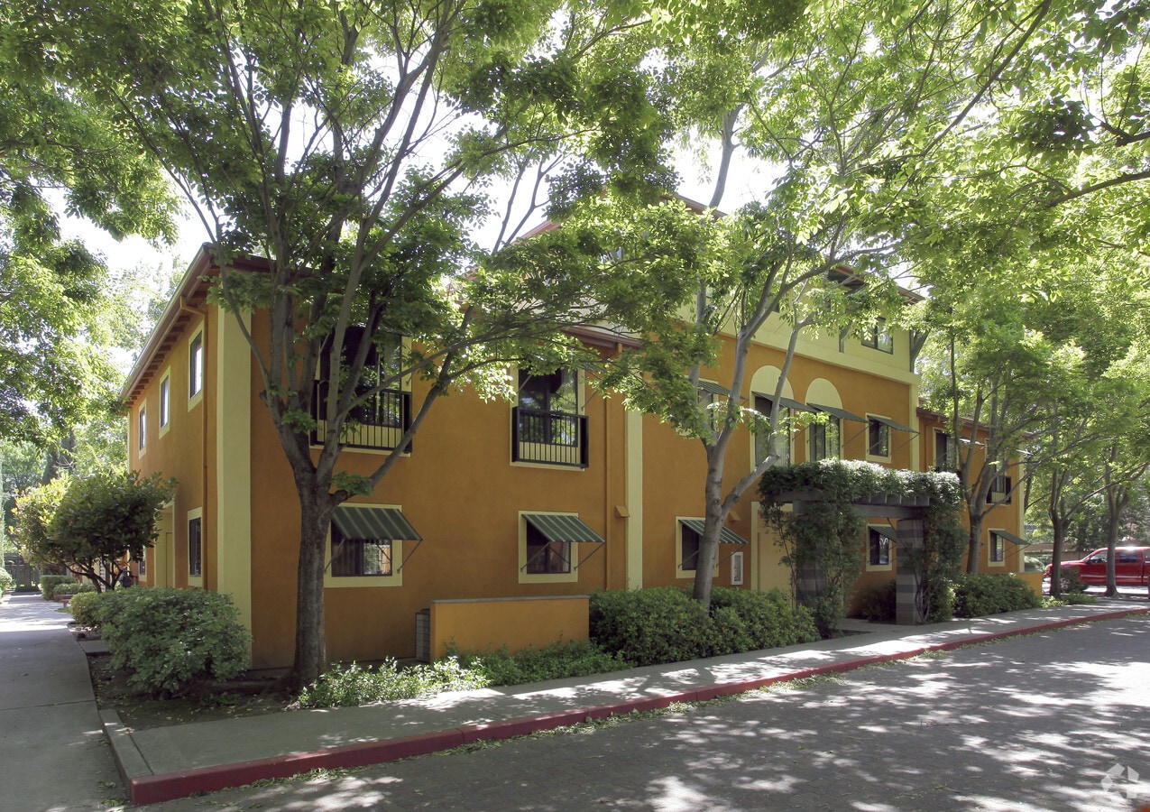 Photo - Tuscany Villas Apartments