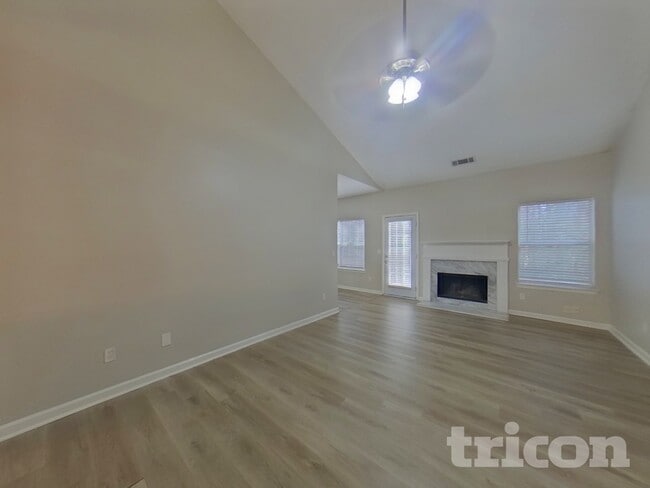 Photo - 1421 Highgrove Way