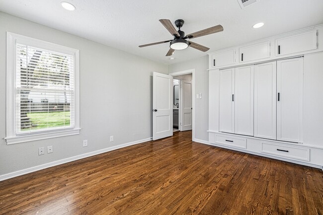 Photo - 801 Woodcrest Dr