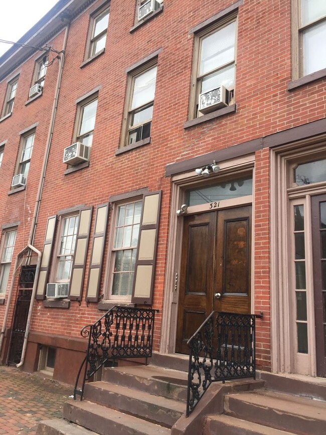 Building Photo - 323 Market St Unit 3