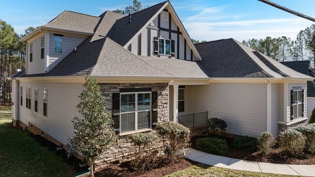 Photo - 704 Kenway Loop