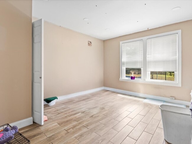 Building Photo - 305 34th St SE Rental