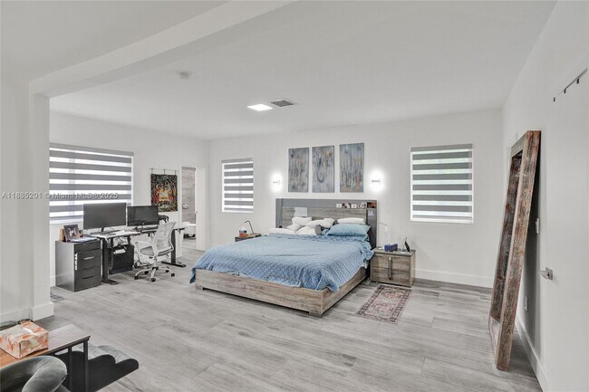 Photo - 3784 Sheridan Ave