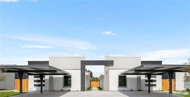 Building Photo - 1800 Angelina Dr Unit 3 Rental