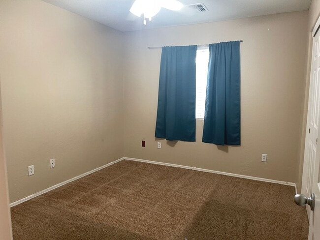 Photo - San Tan Valley, 4 bed, 3 bath, huge loft, 2300 sqft