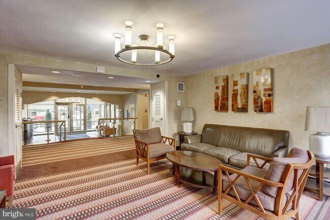 Building Photo - 950 25th St NW Unit 916N