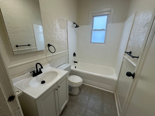 Photo - Walnut Manor