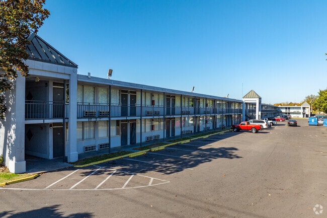 Bantam Springbrook Apartments