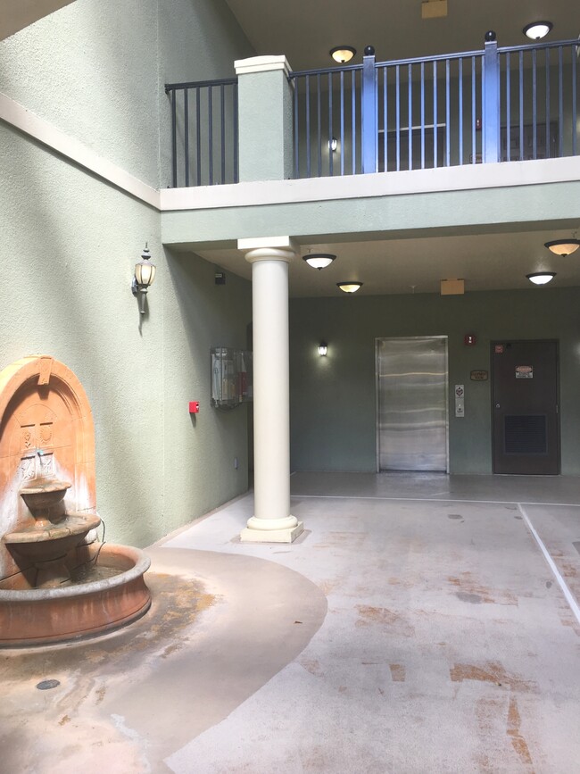 Photo - 8192 Boat Hook Loop Unidad #411