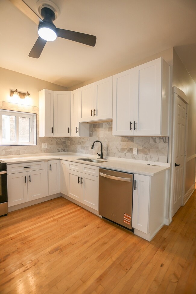 Photo - 5338 W Montrose Ave Unit 2