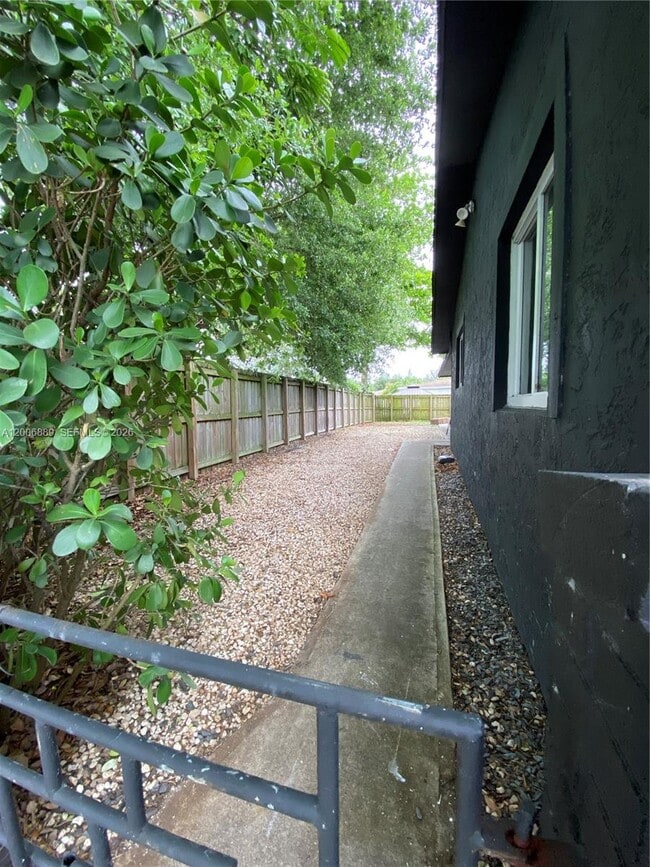 Photo - 6132 SW 39th St Unit R