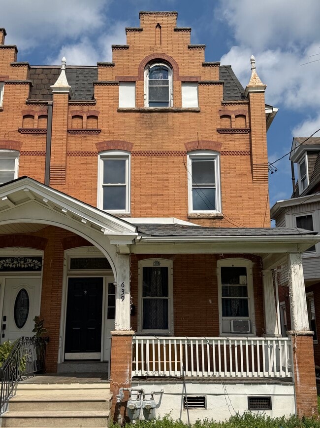 Building Photo - 639 Haws Ave Unit 2