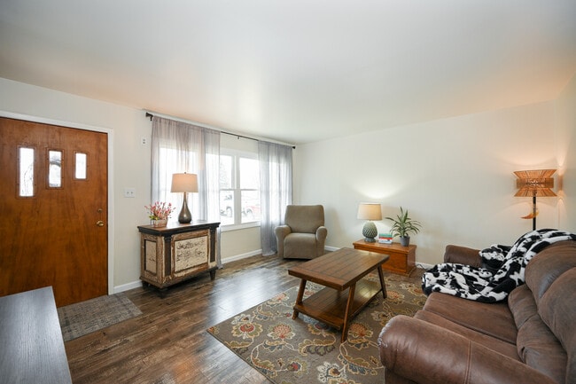 Photo - 23712 W Main St