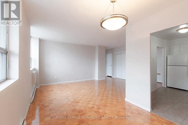 Photo - 525 Eglinton Ave E Unit 203