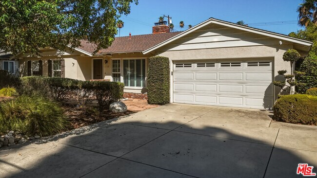 110 S Elwood Ave