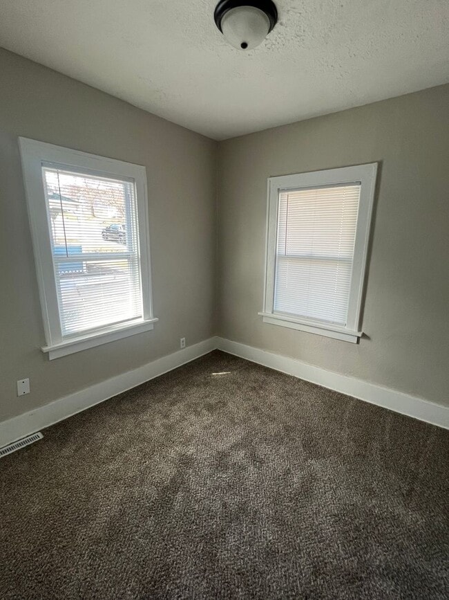 Photo - 3 Bedroom/ 1 Bathroom $995 Coming soon!