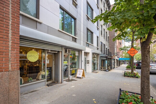 Photo - 244-246 E 60th St