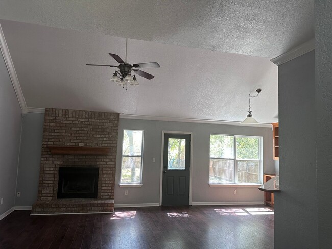 Photo - 734 Benchmark Trail