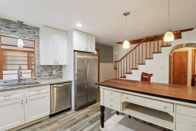 Photo - 1514 N Freund Ave