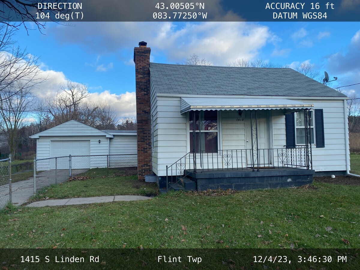 Front - 1415 S Linden Rd House