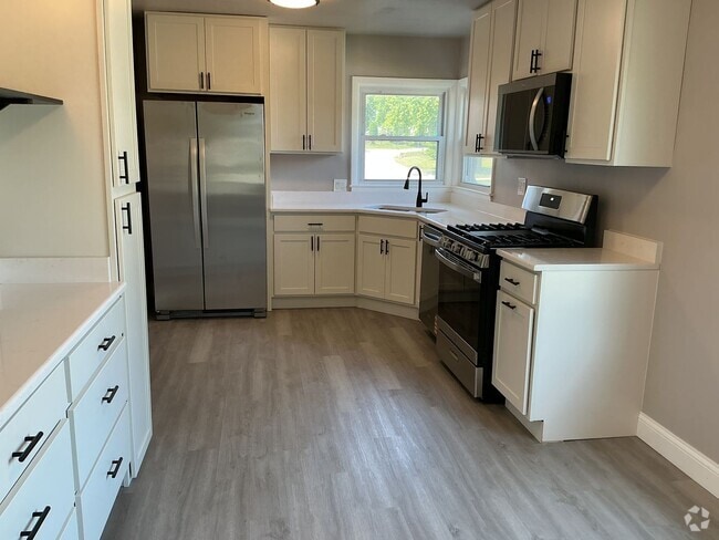 Building Photo - 3 Bedroom Single Family Home