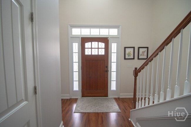 4 Gresham Ln