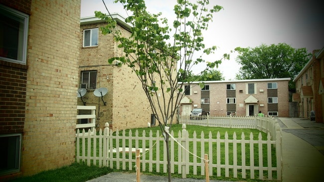 Photo - Palmer Court