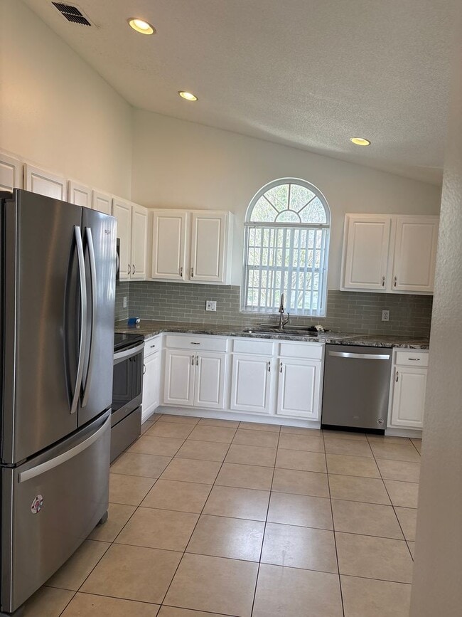 Photo - Spacious 4-Bedroom Pool Home in Indian Cre...