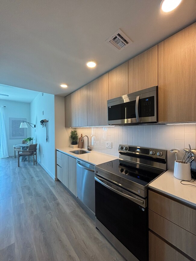 Building Photo - 3401 NW 1st Ave Unit S30