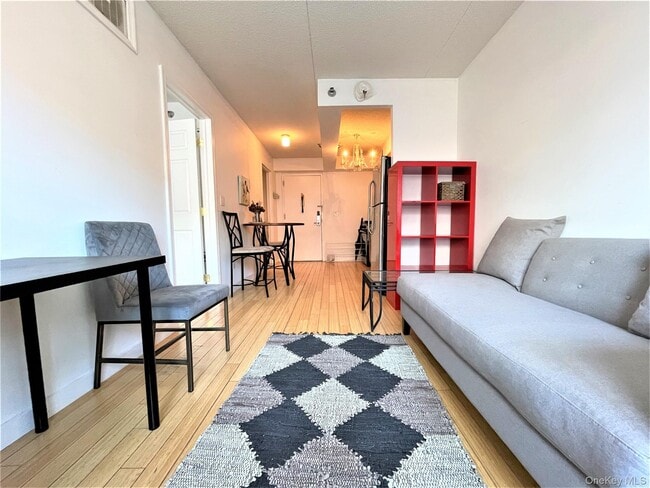 Building Photo - 516 W 47th St Unit S6J