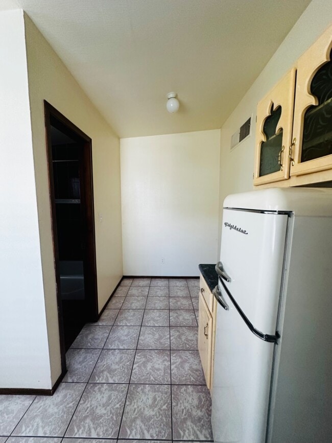 Photo - 2221 Bassett Ave