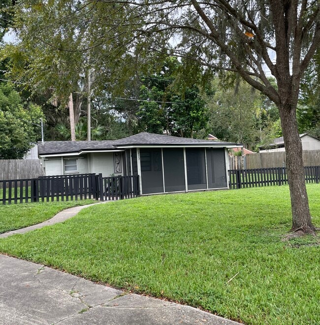 Building Photo - 215 Adelaide Blvd Rental