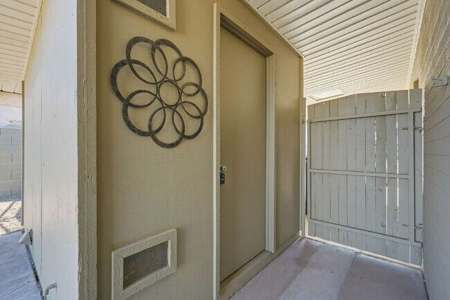 Photo - 2428 E La Jolla Dr