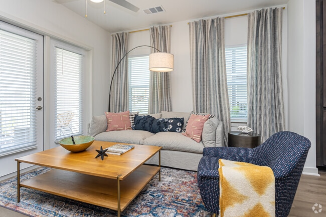 1BR, 1BA - 778SF