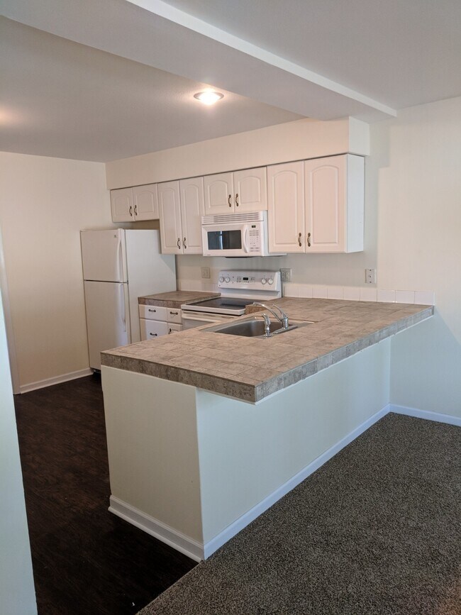 granite counters - 2622 Melrose Ave