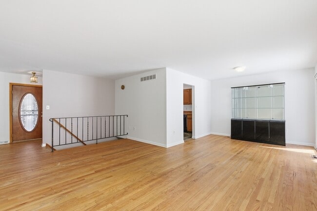 Photo - 4315 Spencer St