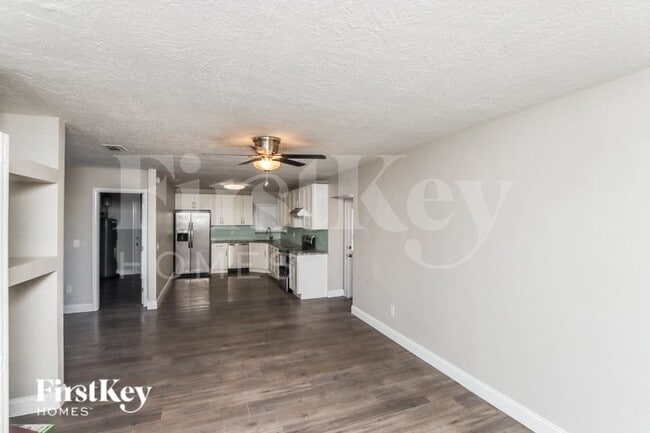 Photo - 990 Badger Dr NE