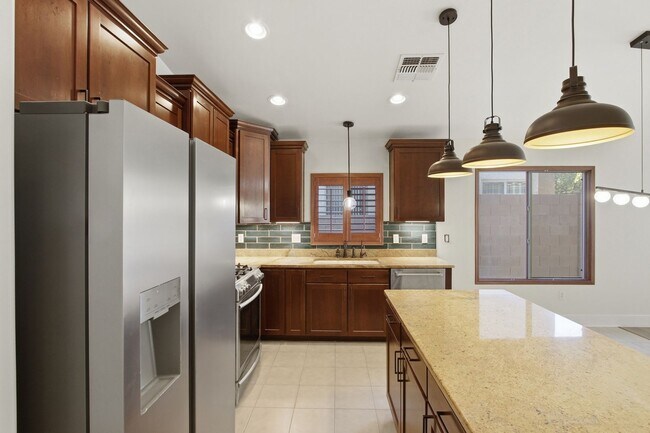 Photo - 114 S Beyerville Pl