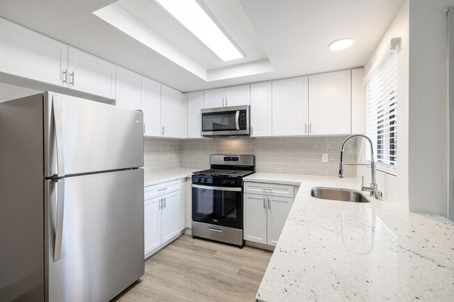 Photo - Hensley at Corona Pointe