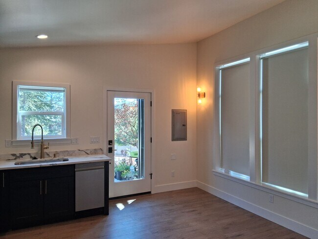 Photo - Stylish Newly Built One-bedroom in the Heart of Ashland