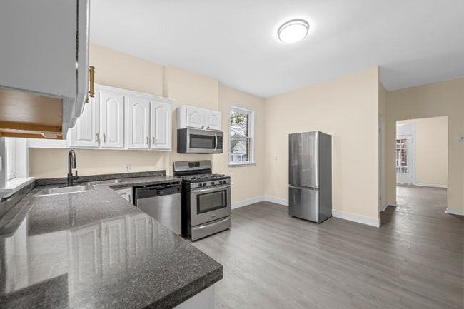 Photo - 4935 Hummelsheim Ave