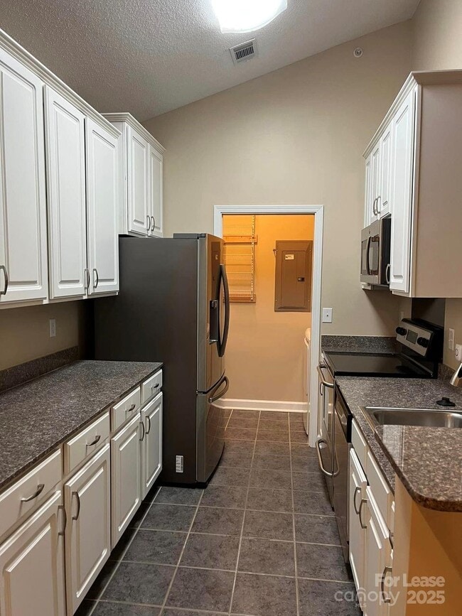 Photo - 2000 Olde Eastwood Village Blvd Unidad 305